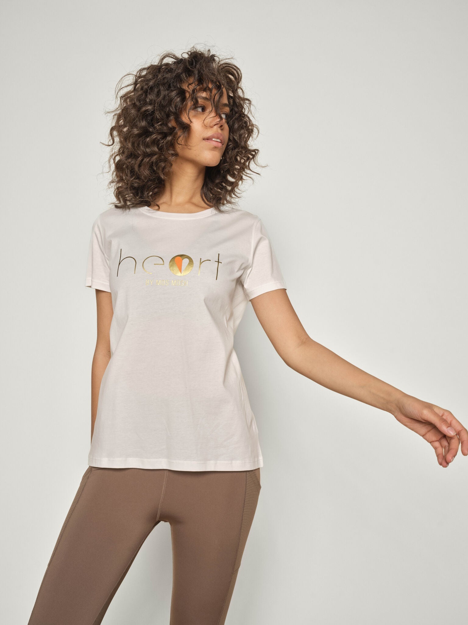 Modelshot / Ecru / Detail